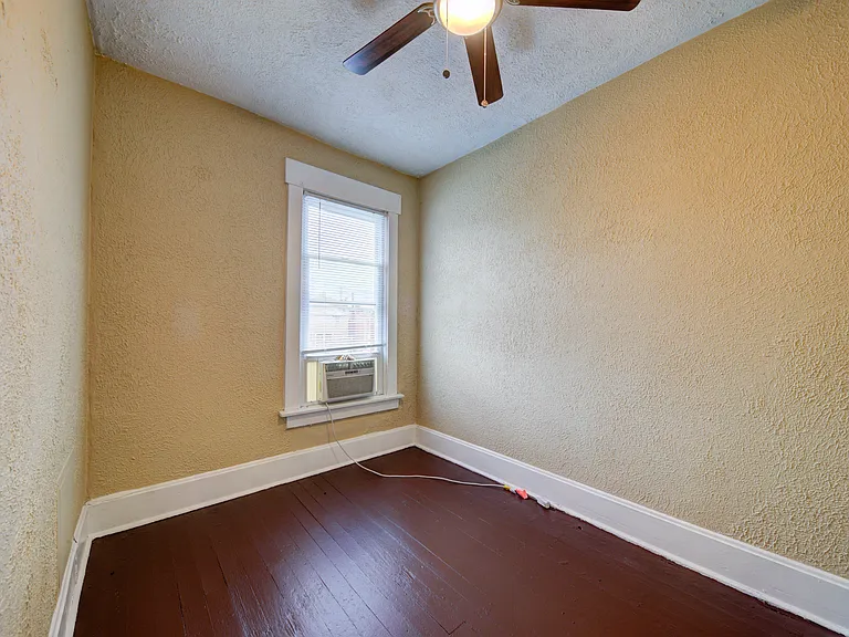 172-174 E 11th Ave — Photo 11