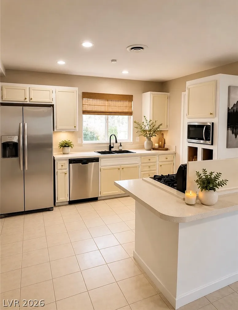 4 bed, 2.0 bath, 2030 sqft, $2,500 — Photo 3