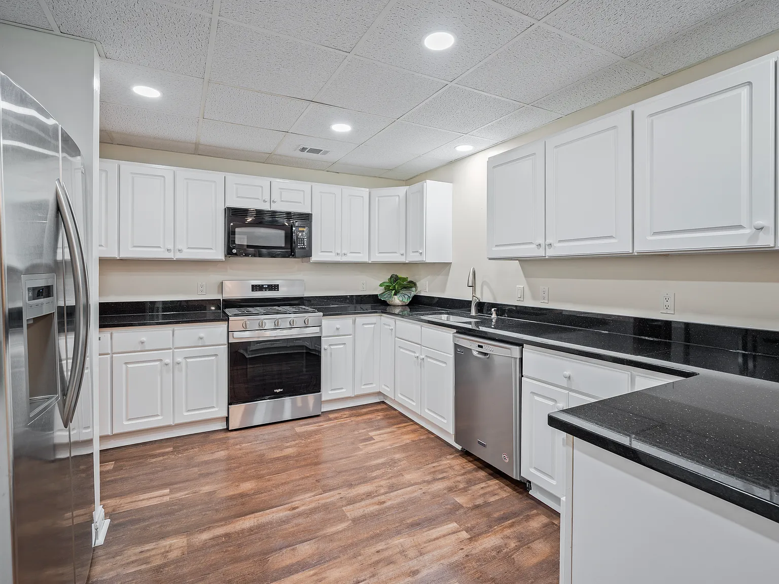 3 bed, 1700 sqft, $2,300 — Photo 4