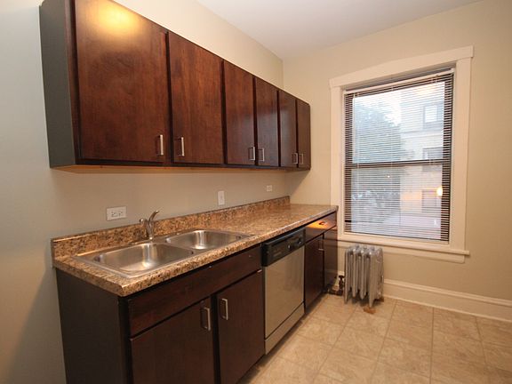 4th image of 801 W Cornelia Ave APT 2N