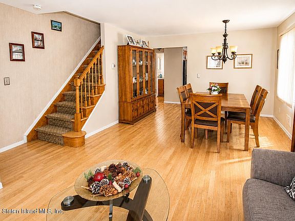 4th image of 133 Corbin Ave