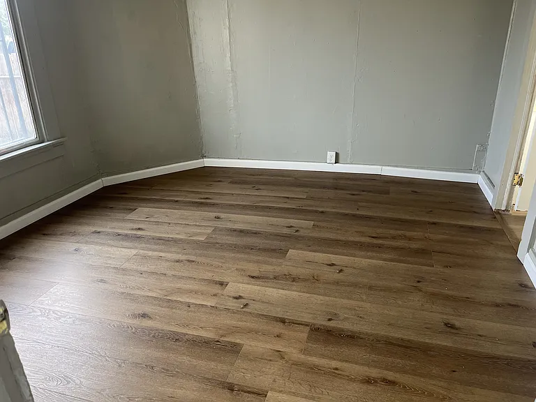 326 Clyde St — Photo 9