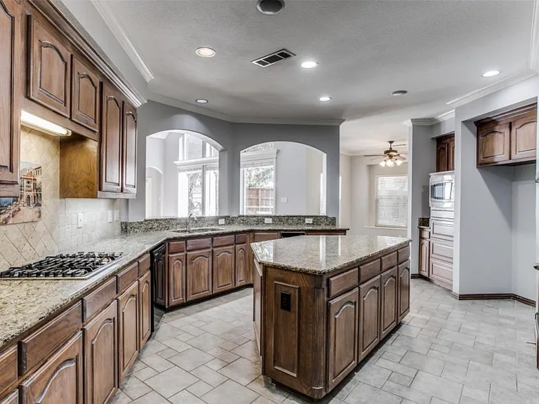 801 Shorecrest Dr — Photo 6