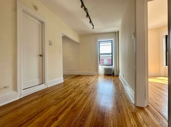 162 West 4th Street image 1 of 10