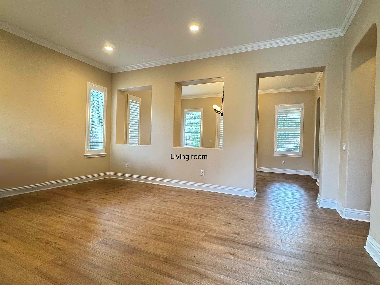 5 bed, 4200 sqft, $7,900 — Photo 4