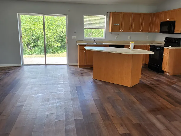 1019 Bandera St — Photo 15