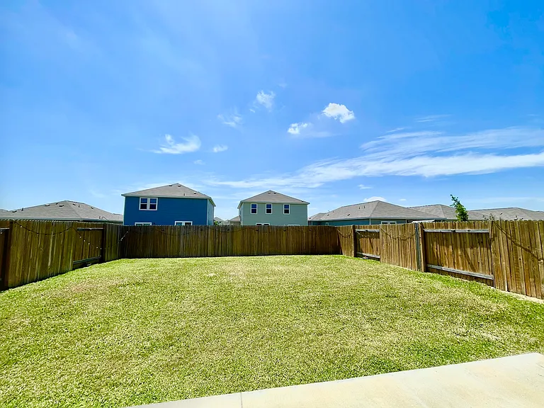 1327 Amy Dr — Photo 17