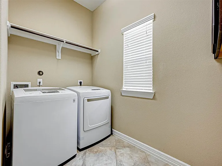 2914 Cotswold Ln — Photo 38