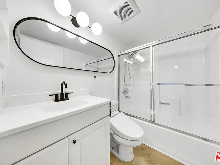 2121 Beloit Ave #307 — Photo 10