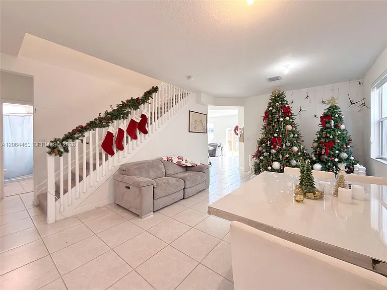 2636 SE 13th Ct — Photo 4