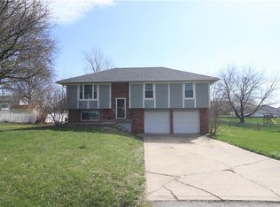 10525 N McGee St, Kansas City, MO 64155