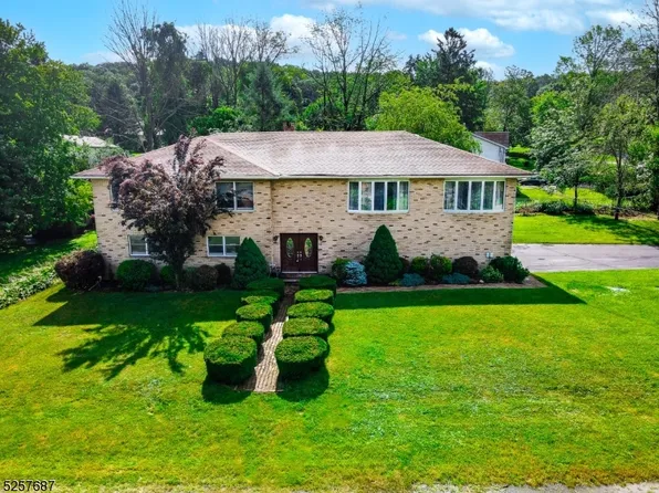 14 Meadow Ln, Vernon Twp., NJ 07462