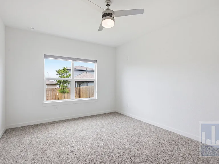 10925 Tildon Ave — Photo 11