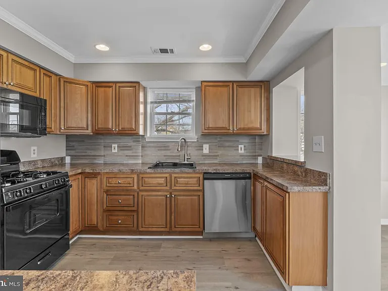 2528 Wendover Rd #B — Photo 16