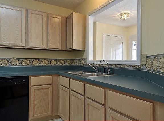 Kitchen with Refrigerator & Dishwasher