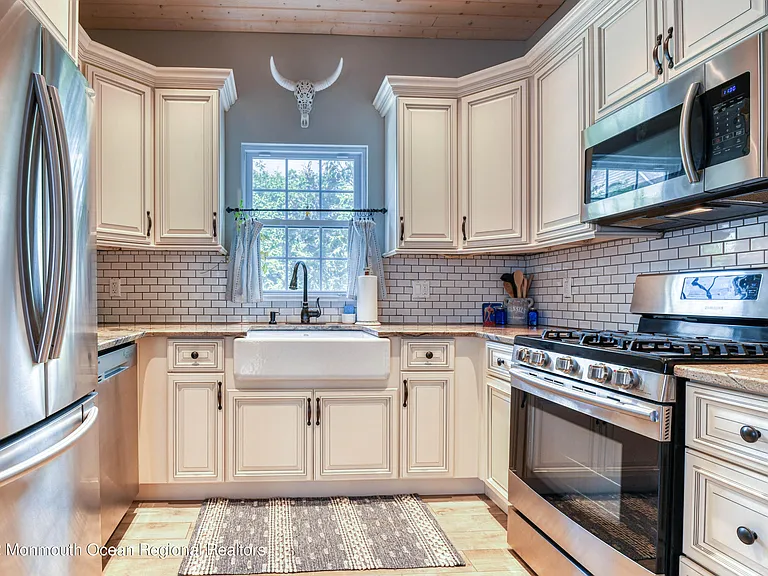 1505 Emory St #WINTER RENTAL — Photo 16