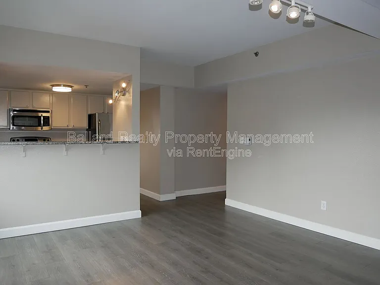 505 E Denny Way #102 — Photo 5