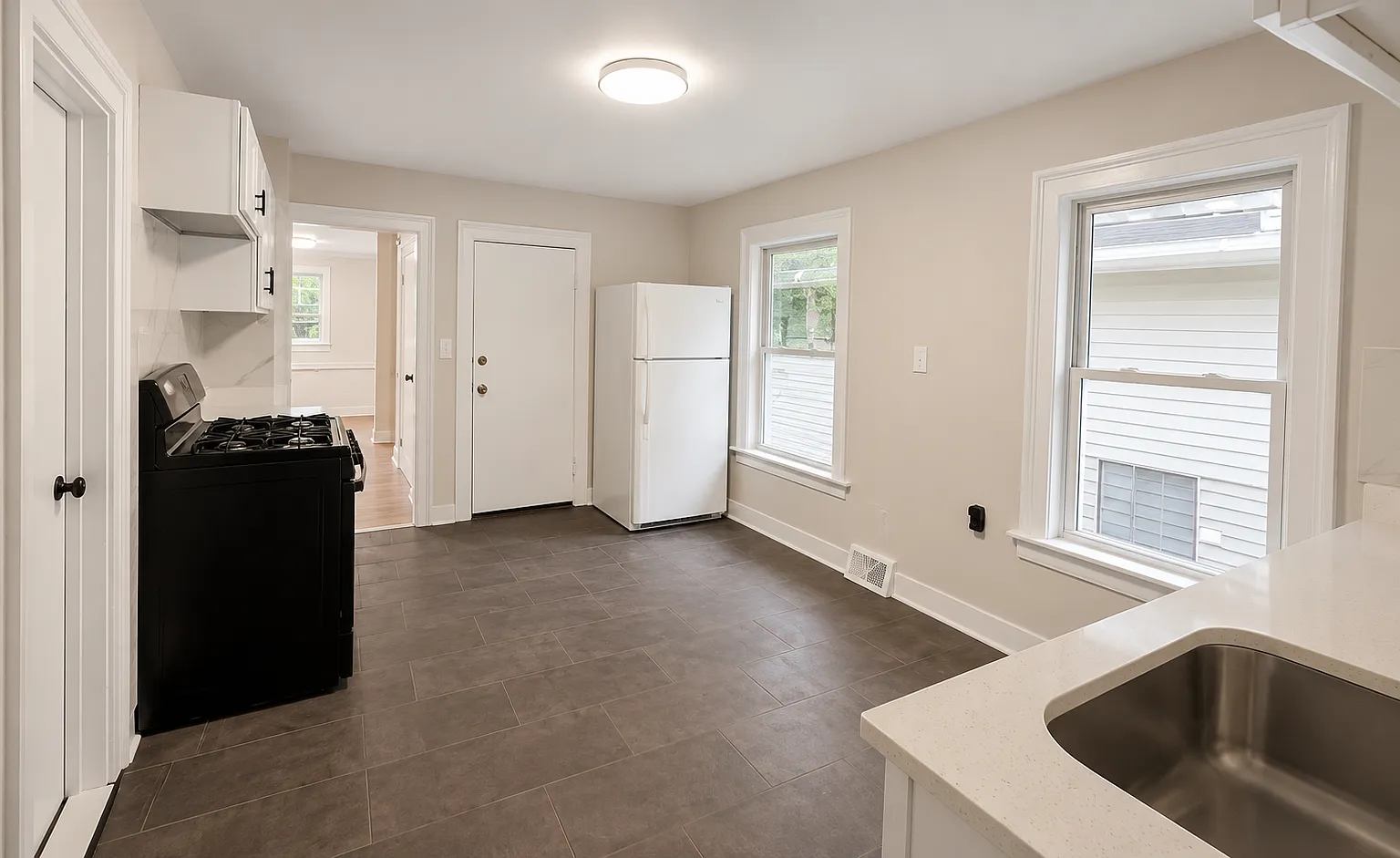 4 bed, 1109 sqft, $2,395 — Photo 2