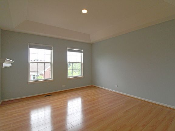 3rd image of 905 Enfield Dr
