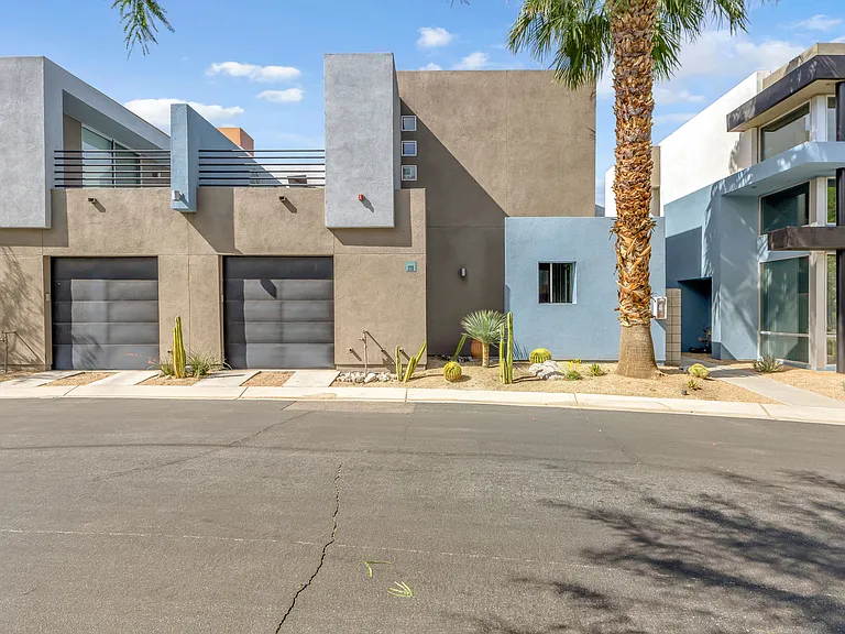 220 Enterprise Way — Photo 3