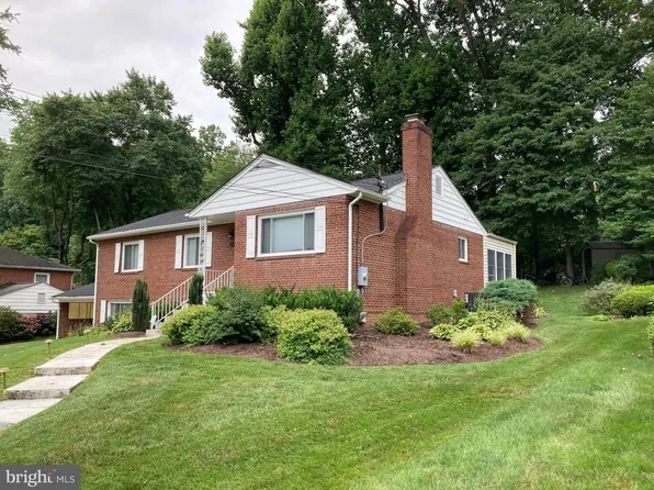 3210 Patrick Henry Dr, Falls Church, VA 22044
