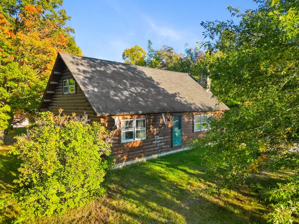 723 Middle Road, Bradford, ME 04410
