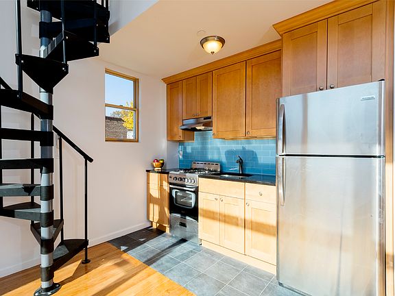 3rd image of 18-10 Astoria Park S #3R