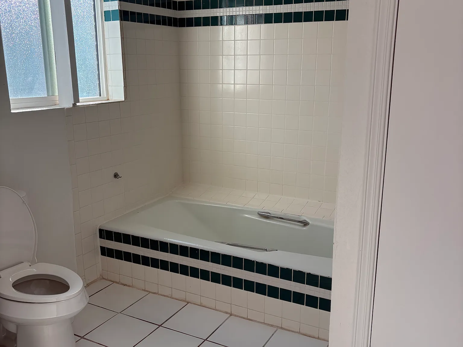 320 Ridgemont Dr — Photo 4