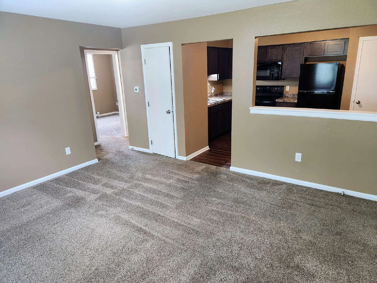 450 Laurel St — Photo 3