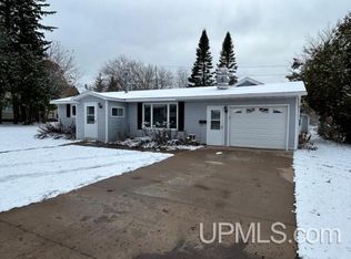 515 8th St, Calumet, MI 49913