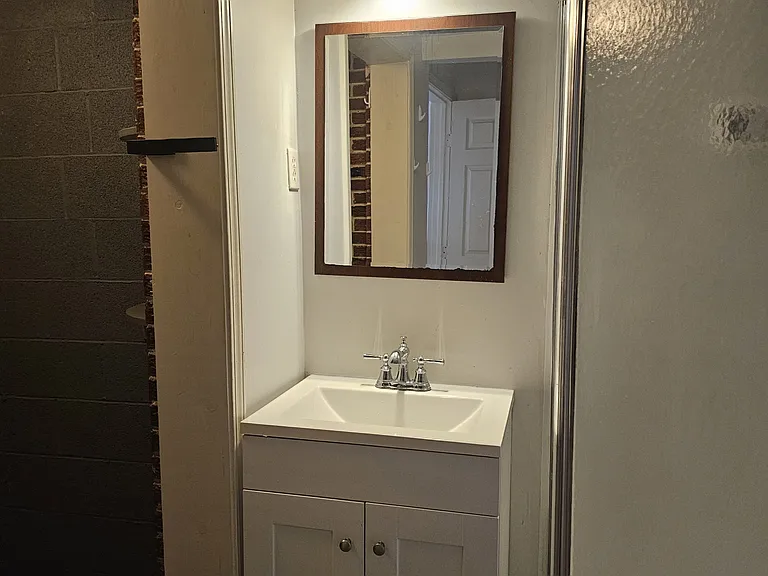 605 Loeb St — Photo 9