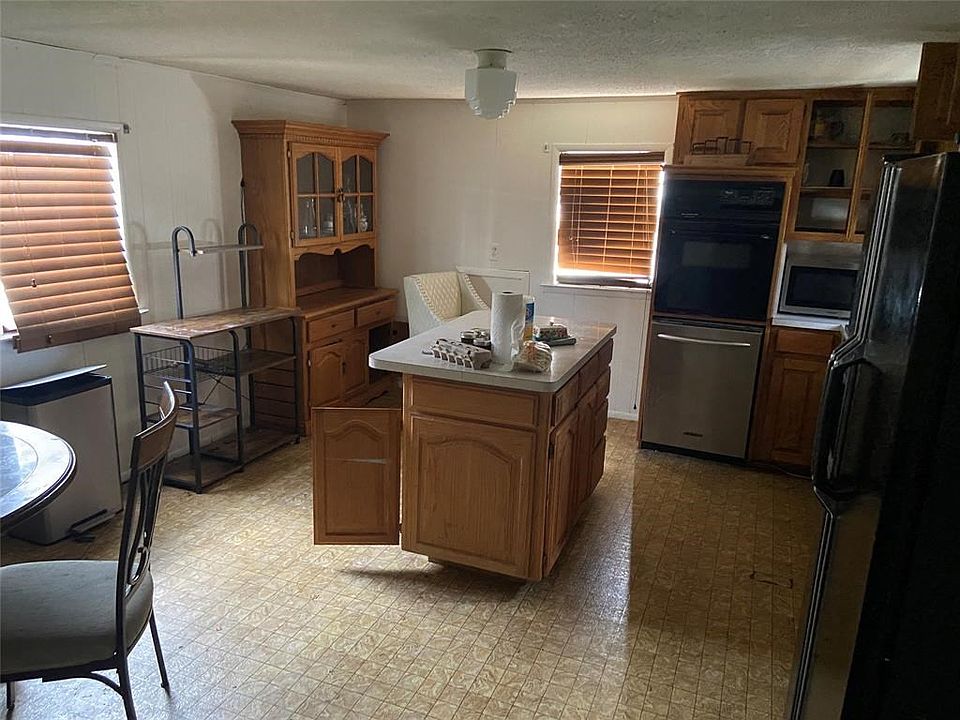 2nd image of 512 W Elm St