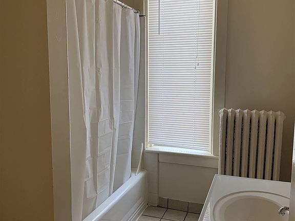 315 Packard bathroom