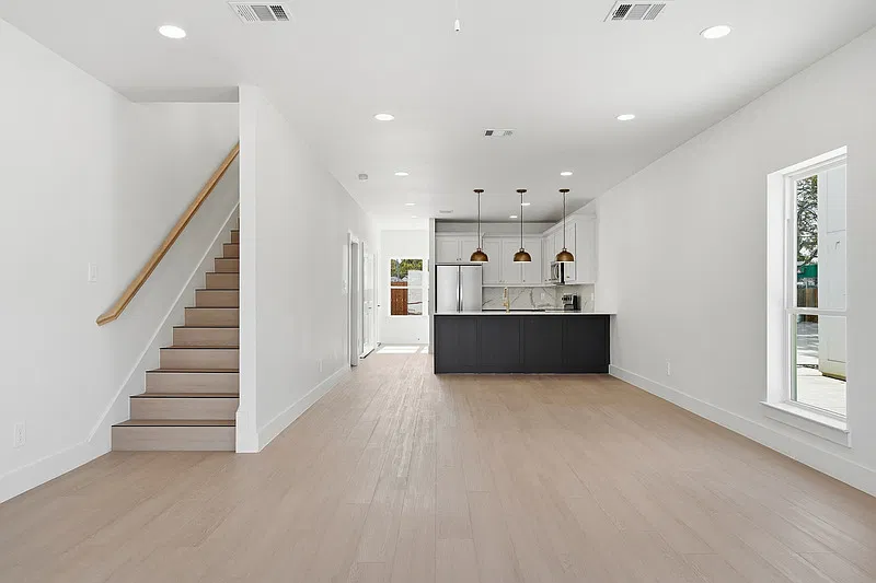 5 bed, 5.0 bath, 2500 sqft, $6,750 — Photo 4