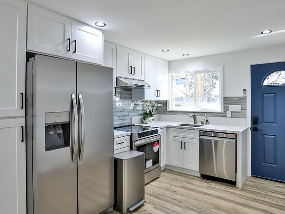 4th image of 15046 Drake Ln #1