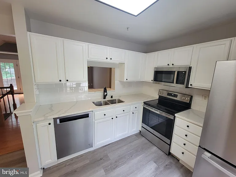 8702 Castlerock Ct — Photo 5