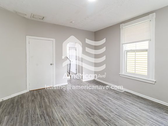 1213641_003_wm_-_living_room_13480451.jpg