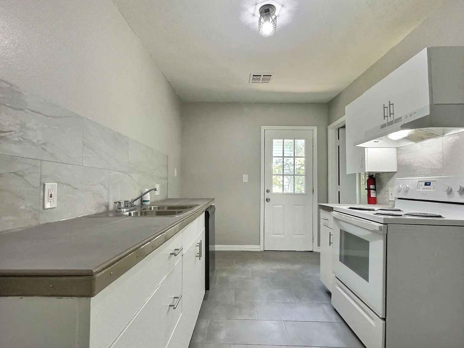 53 N Xanthus Ave — Photo 1