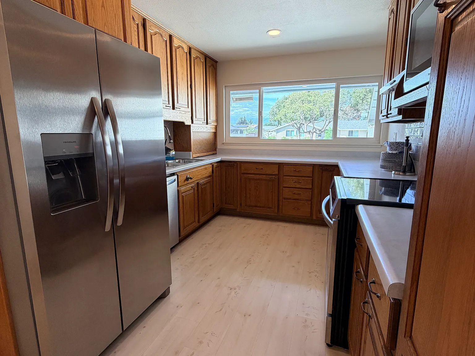4 bed, 1390 sqft, $4,800 — Photo 2