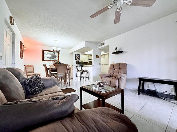 5th image of 1500 SE Royal Green Circle #201