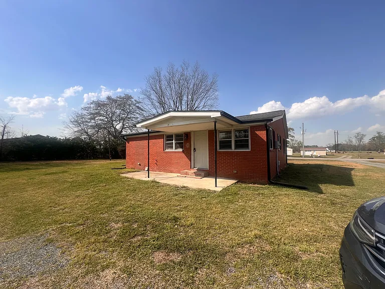 1638 Evans Rd — Photo 3