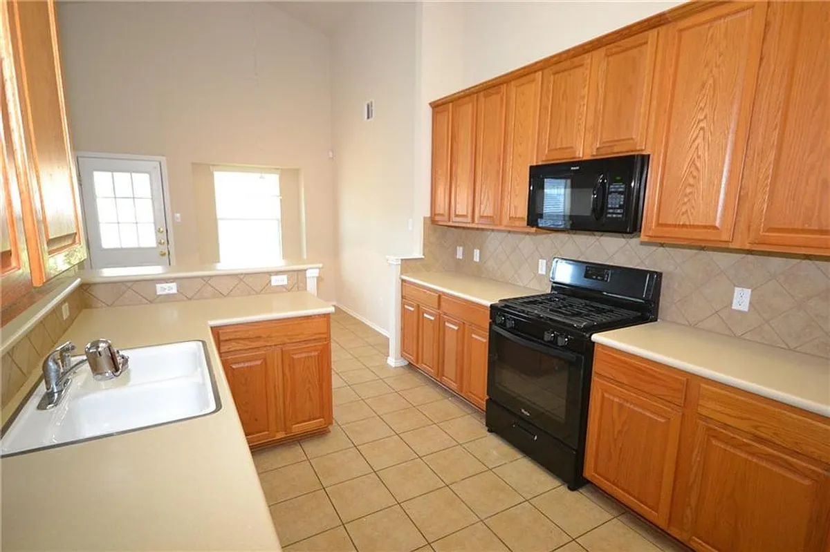 Building Photo - 3109 Lynnbrook Dr