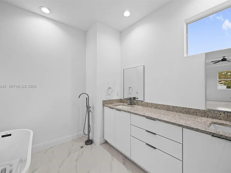 1923 Sunniland Blvd — Photo 27