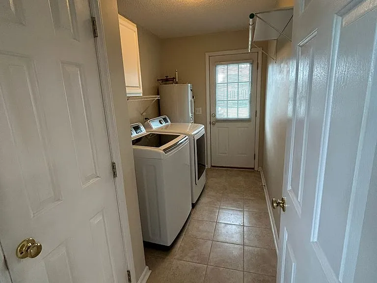 1300 Woodburn Ct — Photo 25