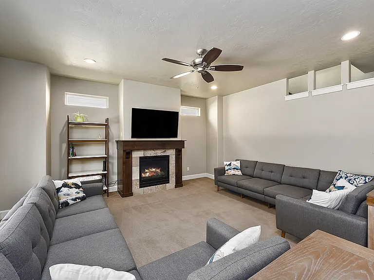 691 W Cagney St — Photo 18