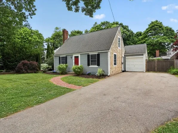 16 Bradley Woods Dr, Hingham, MA 02043