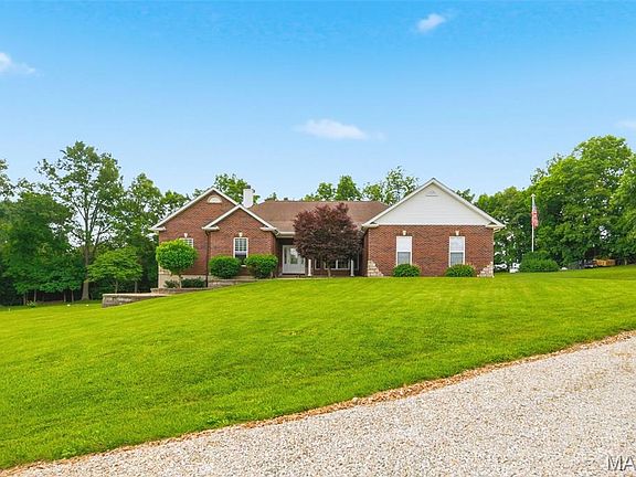 3rd image of 20 Valley Ridge Ct