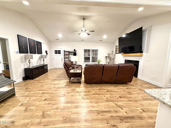 4th image of 228 Ridgemoore Ct