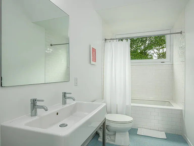 284 Edge Of Woods Rd — Photo 21