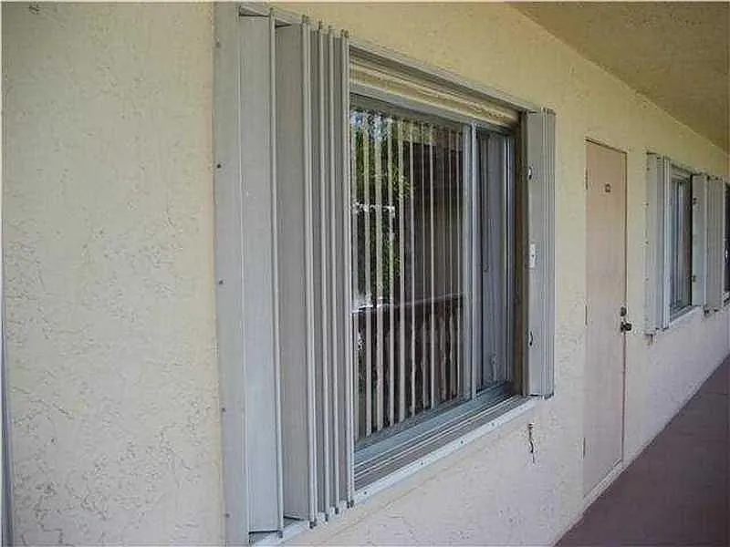 500 Village Green Cir W — Photo 2